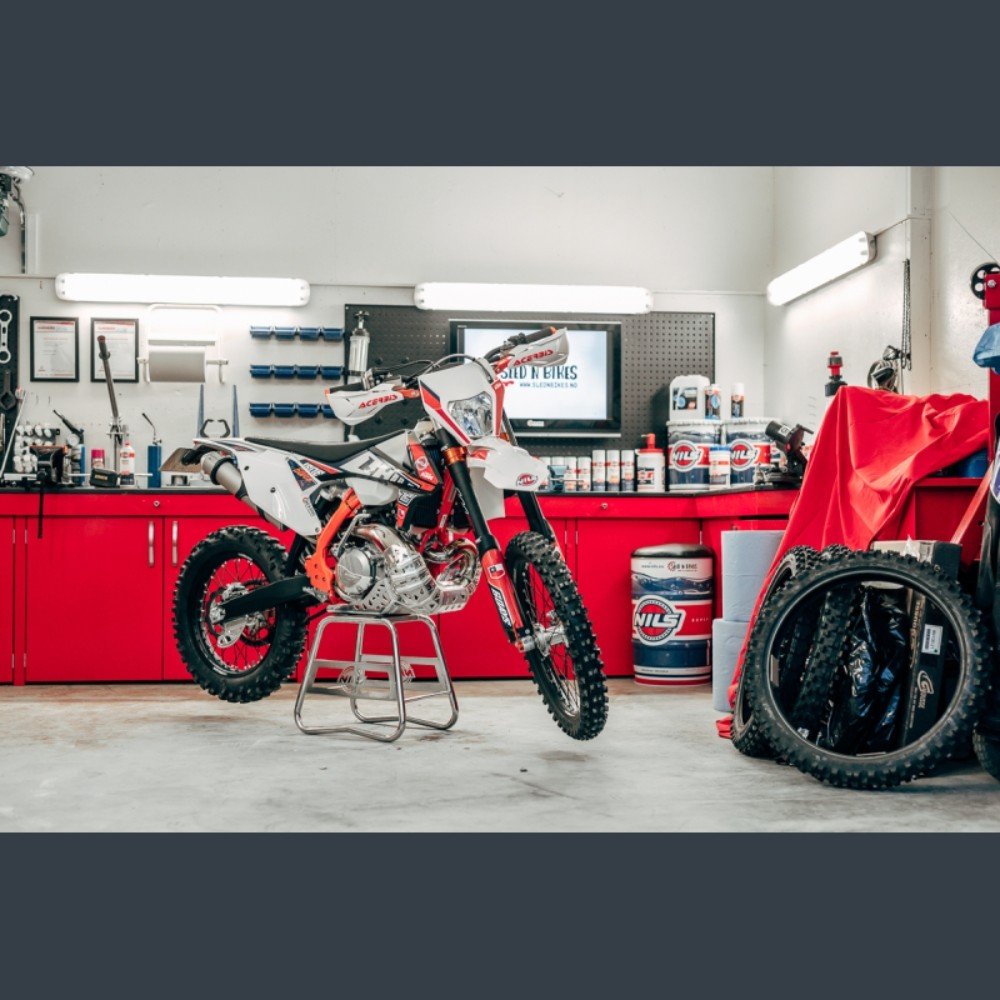 Cubrecárter Enduro con protección de escape KTM/Husqvarna 2017-2019 Cubrecárter Enduro con protección de escape KTM/Husqvarna 2017-2019