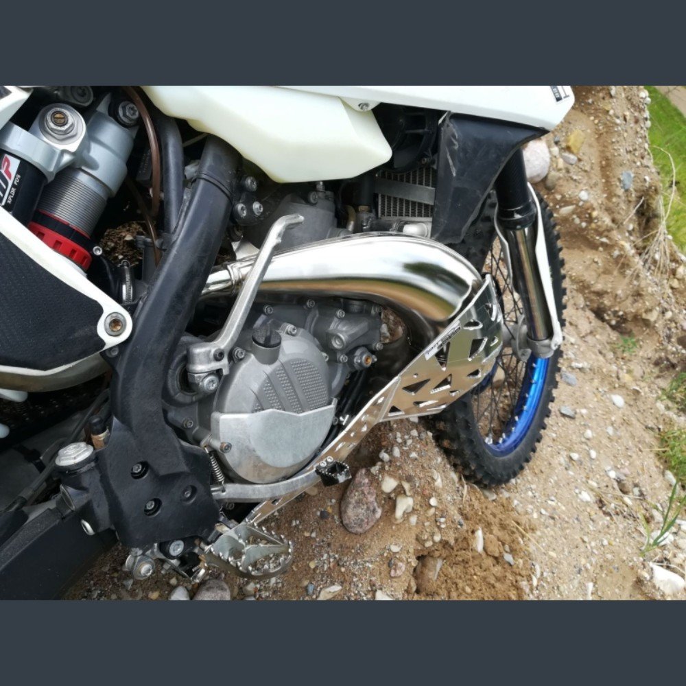 Cubrecárter Enduro con protección de escape KTM/Husqvarna 2017-2019 Cubrecárter Enduro con protección de escape KTM/Husqvarna 2017-2019