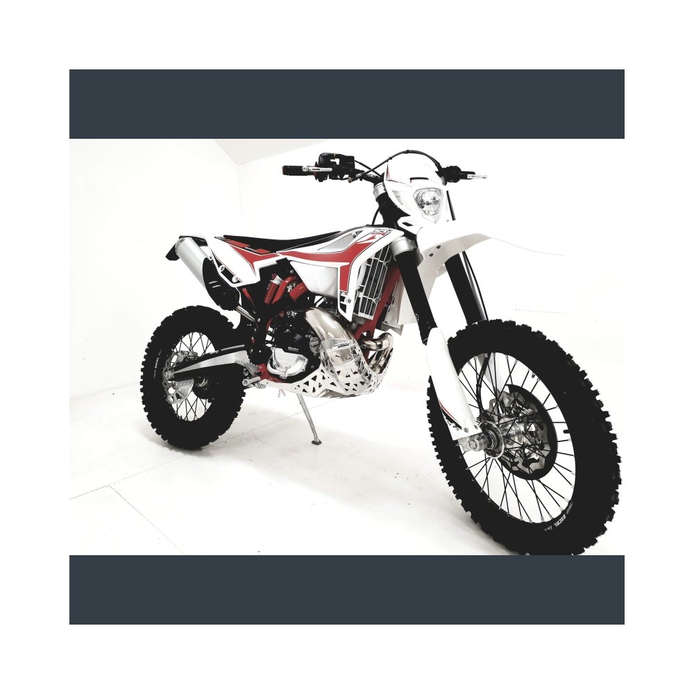Cubrecárter enduro con protección de escape Beta RR 250/300 (20-22)