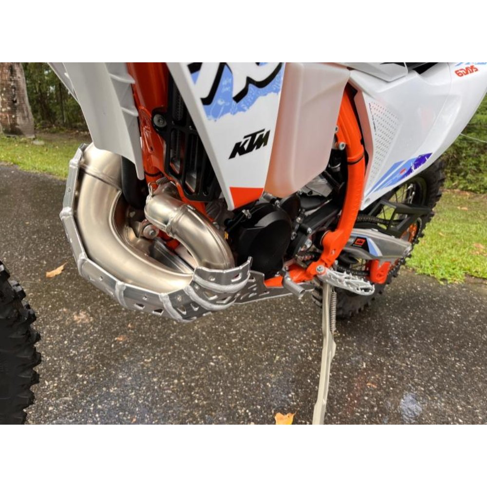 Cubrecárter Enduro con protección de escape KTM EXC 250/300 Tpi Husqvarna TE 250/300 2024