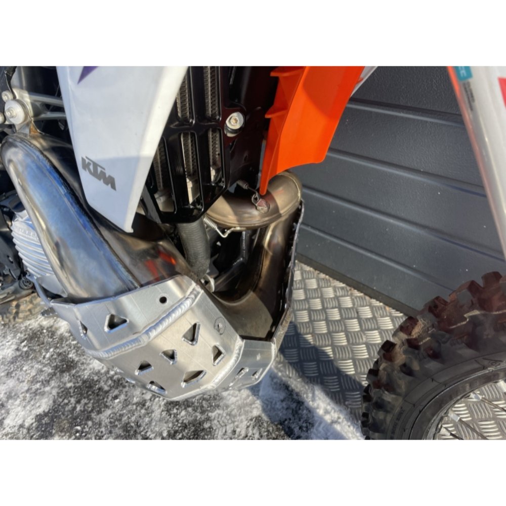 Cubrecárter enduro con protección de escape 2T KTM/Husqvarna/Gas Gas 24-25