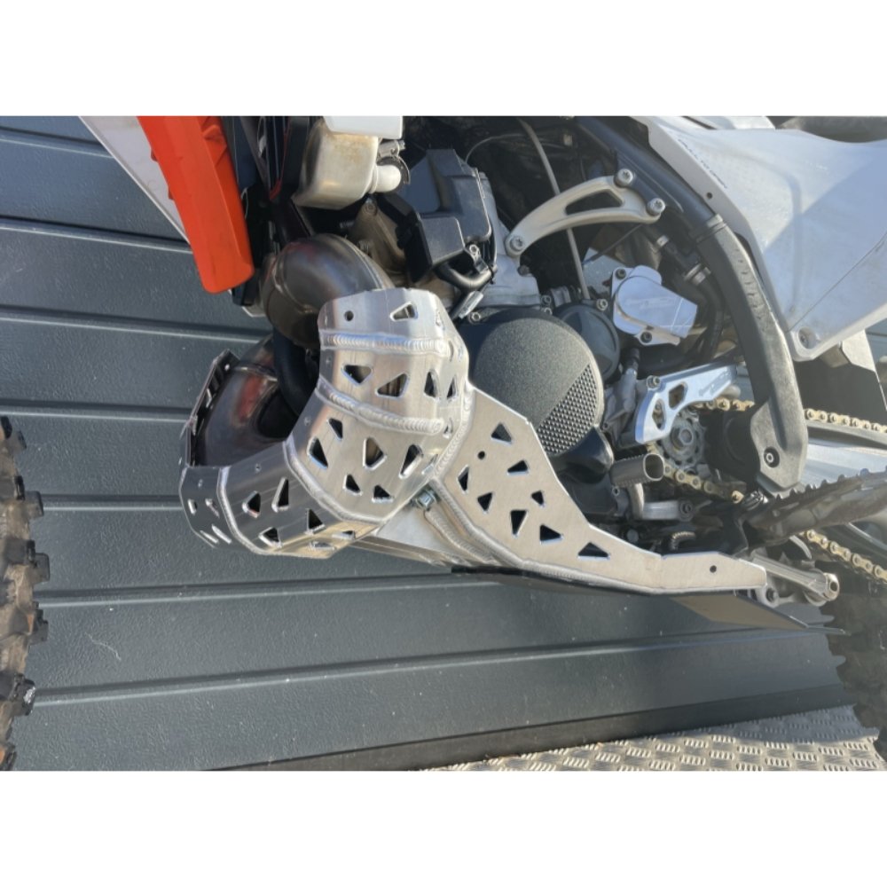 Cubrecárter enduro con protección de escape 2T KTM/Husqvarna/Gas Gas 24-25