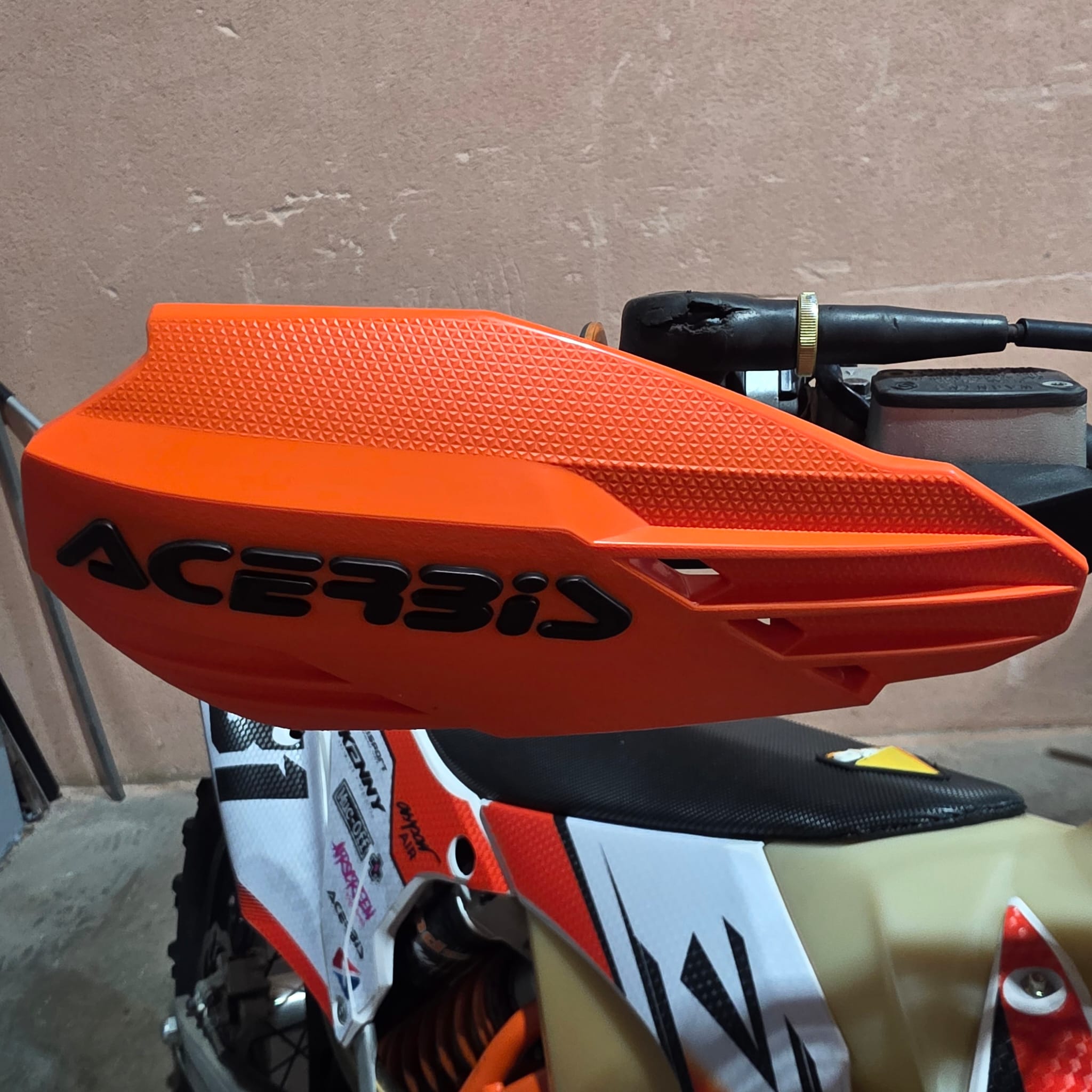 Paramanos para moto de enduro con protección de manetas