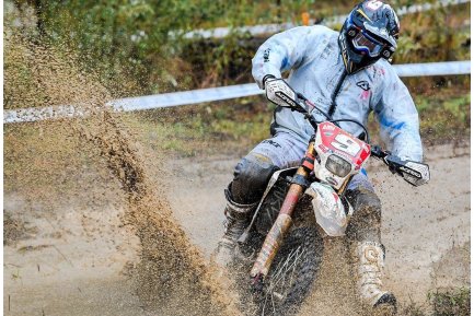 Chubasqueros y ropa para montar con lluvia, tipos y consejos