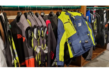 Cazadoras y Chalecos de moto Off Road ¿Con cuál me quedo? Cazadoras y Chalecos de moto Off Road ¿Con cuál me quedo?