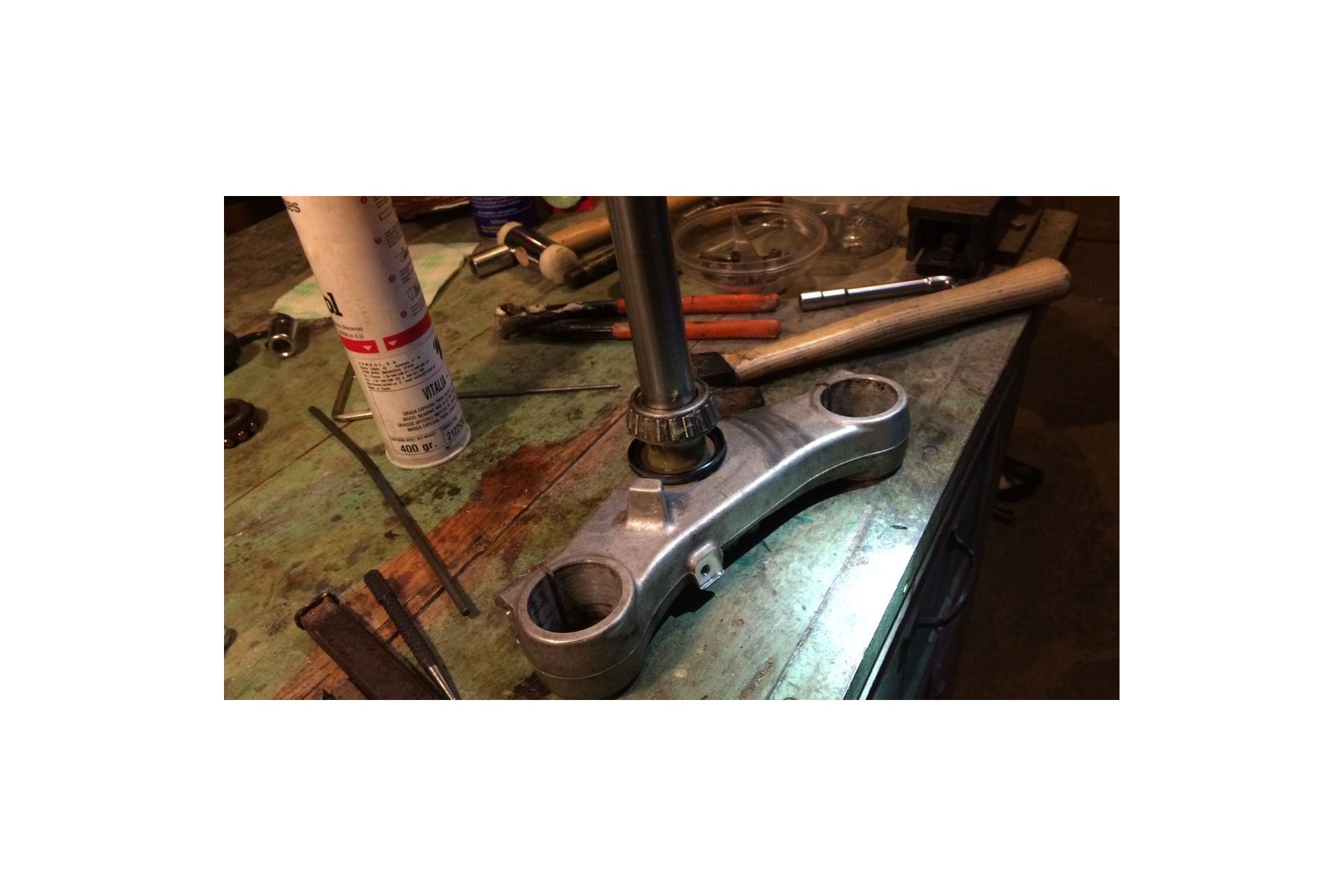 ¿Problemas con la dirección de tu moto? Te contamos las causas más comunes y como solucionarlo. 