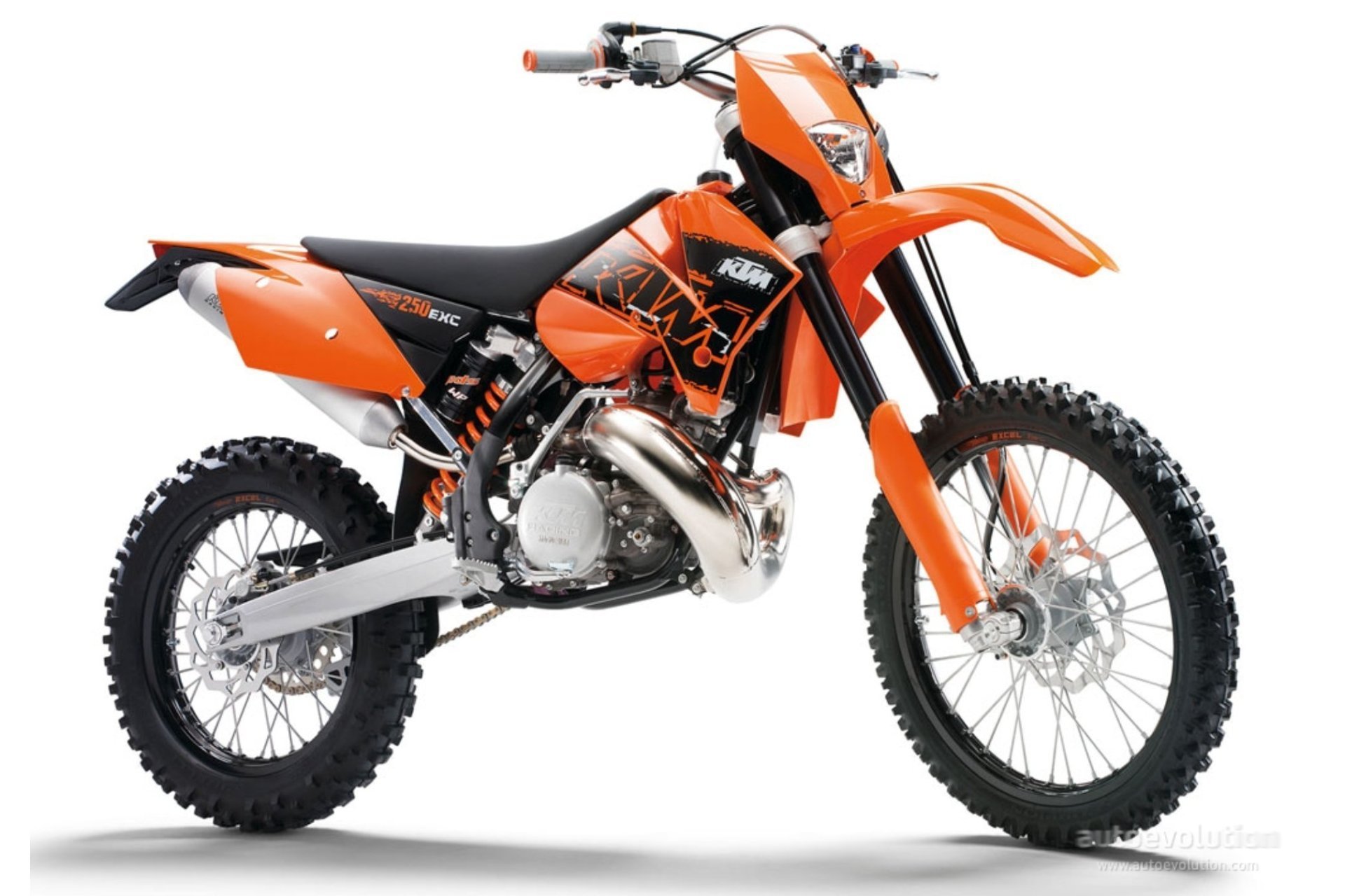 Ficha técnica KTM EXC 250 1998-2006: aceite, bujía, kit de arrastre y pares de apriete