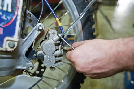 Averías por utilizar un líquido de frenos incorrecto en una moto