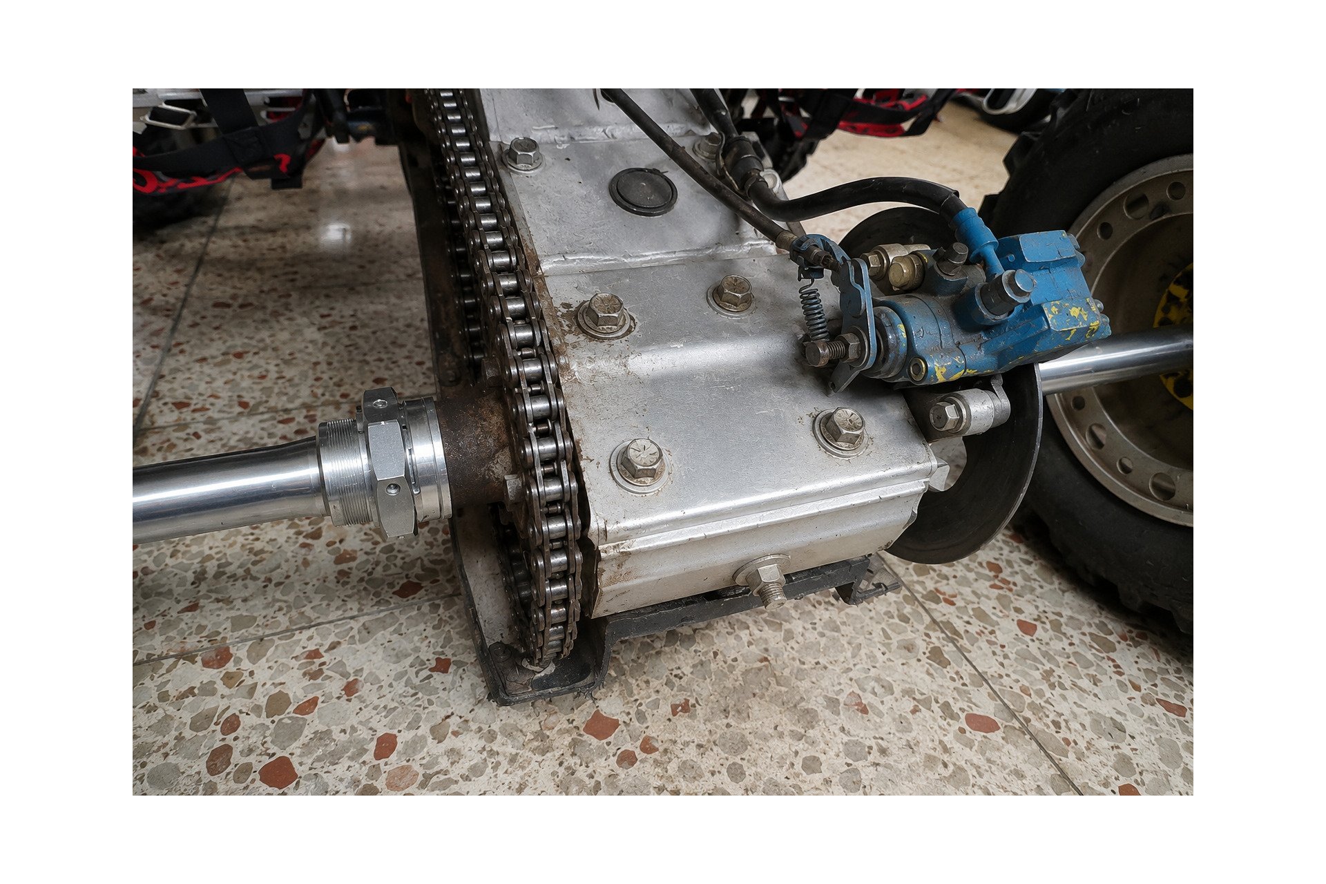 Diferencias entre el buje y el basculante del Suzuki LTZ 400 2003 y 2004-2008