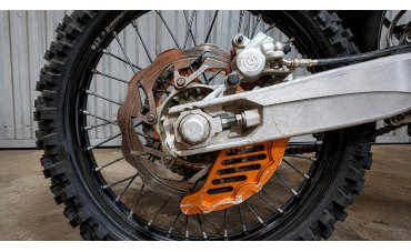Protecciones para moto de enduro: qué debes proteger para evitar averías