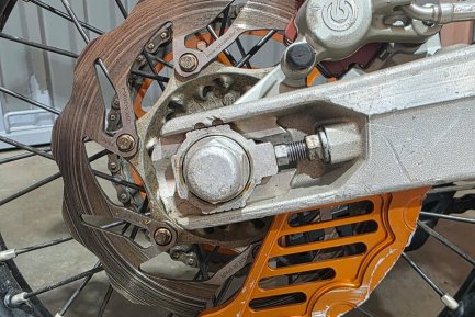 Protecciones para moto de enduro: qué debes proteger para evitar averías
