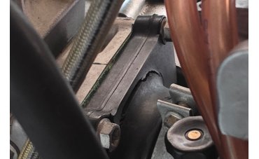 Tobera de admisión agrietada: cómo afecta a la carburación y cuándo cambiarla