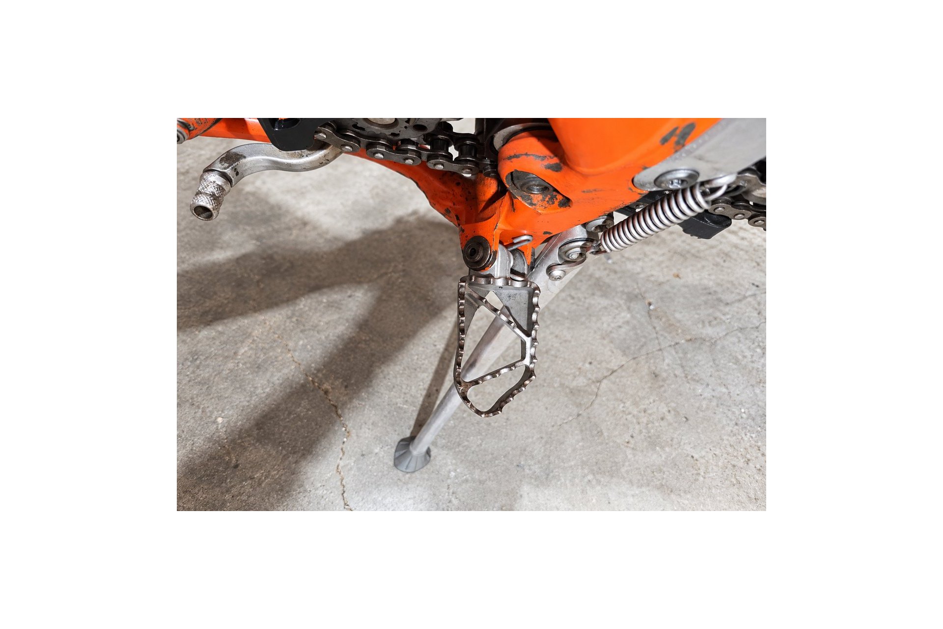 Estriberas para motos de enduro: materiales, medidas, alturas y compatibilidades