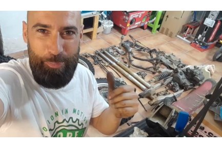 Restaurando una Honda CR 250 R de 1993 - Capítulo 1 - Desmontaje